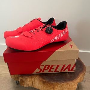 Woman's cycle shoes- brand new-clips not connected or included. Never worn